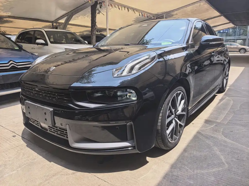 Lynk & Co 03