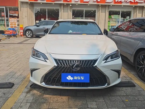 Lexus ES 2024
