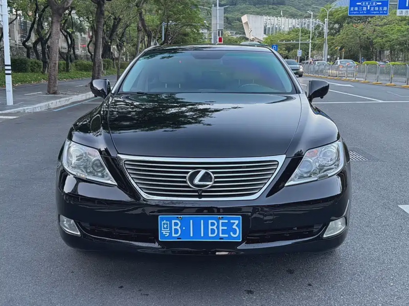 Lexus LS