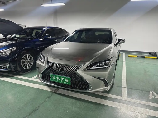 Lexus ES 2021