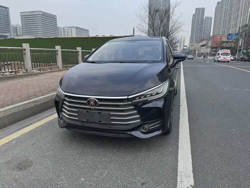 BYD MAX