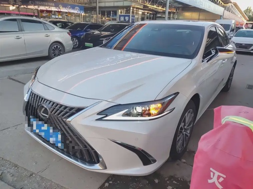 Lexus ES 2024