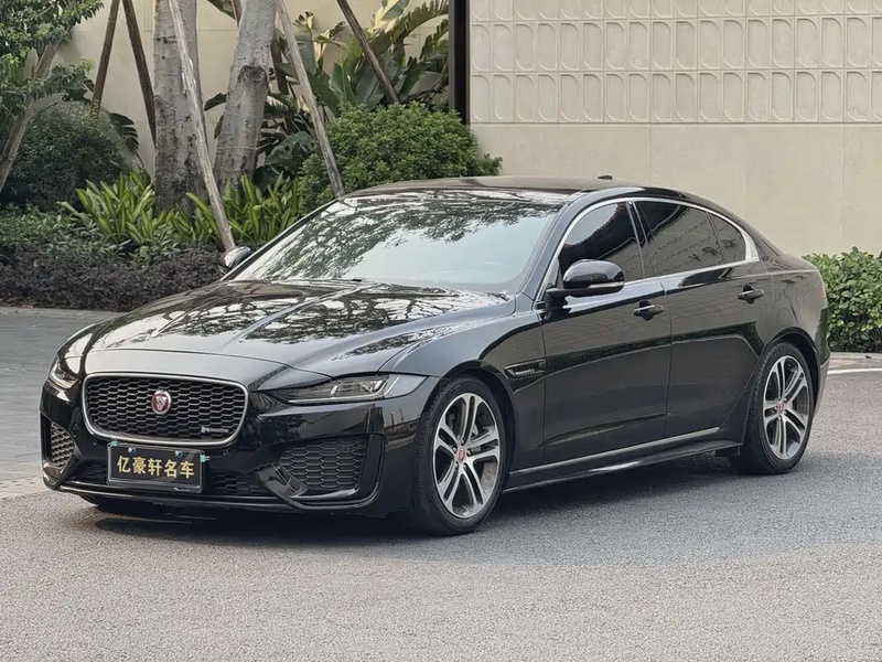 Jaguar XE
