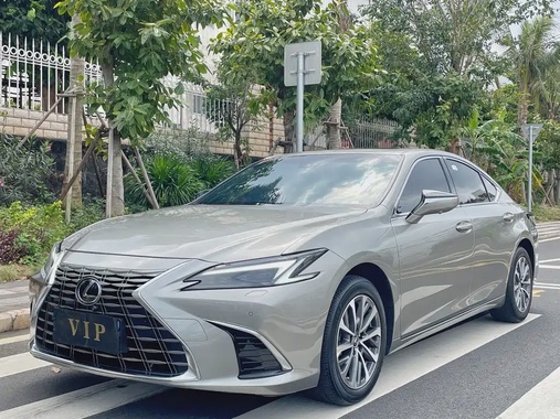 Lexus ES 2025