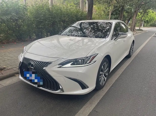 Lexus ES 2019