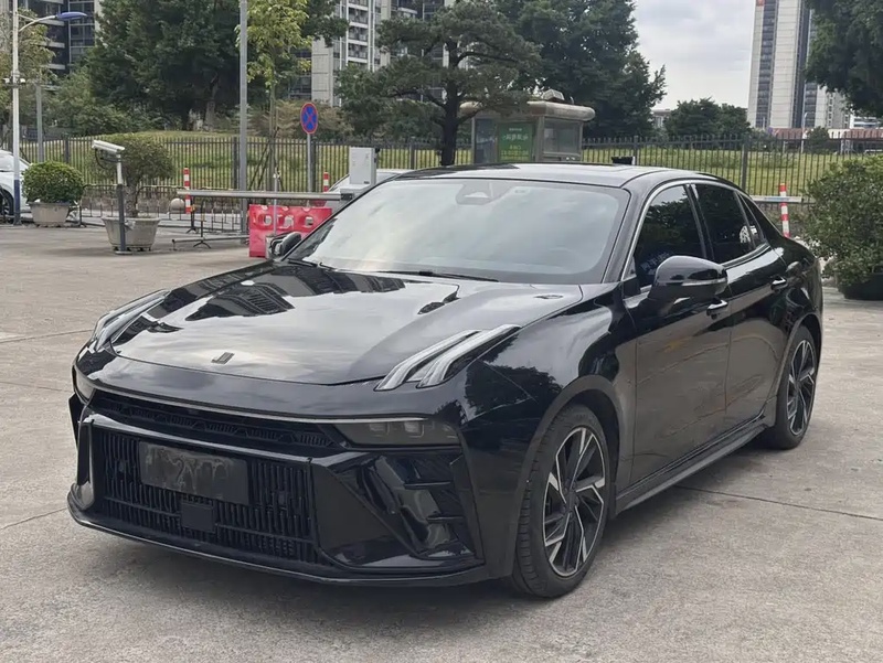 Lynk & Co 03