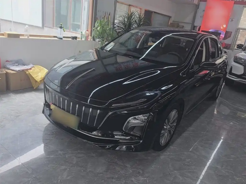 Hongqi E-QM5
