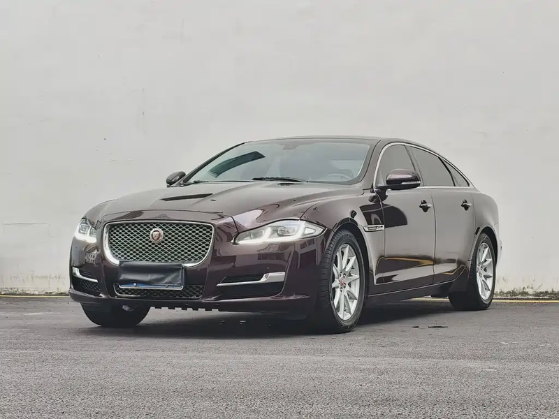Jaguar XJ