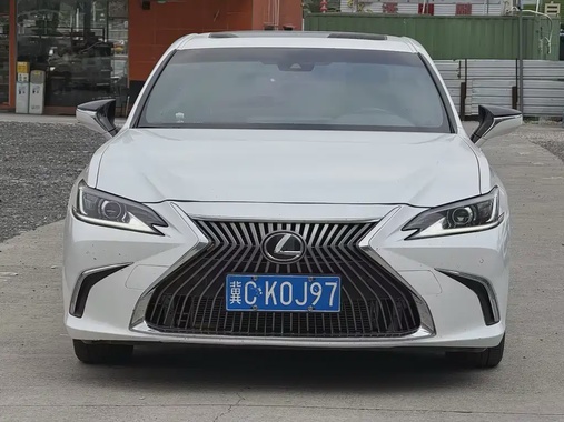 Lexus ES 2021