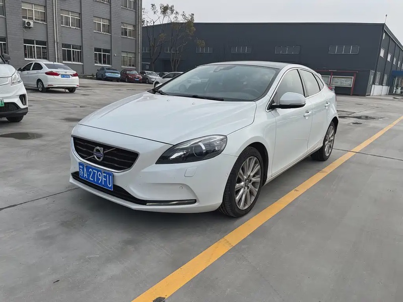 Volvo V40
