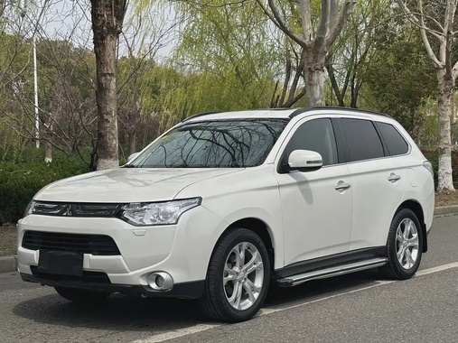 Mitsubishi Outlander 2014