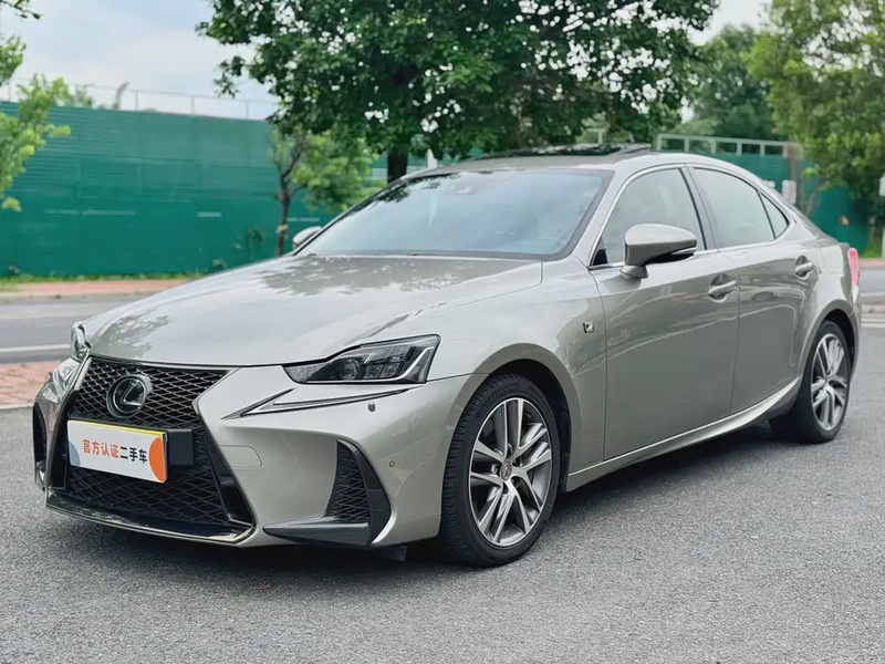 Lexus IS