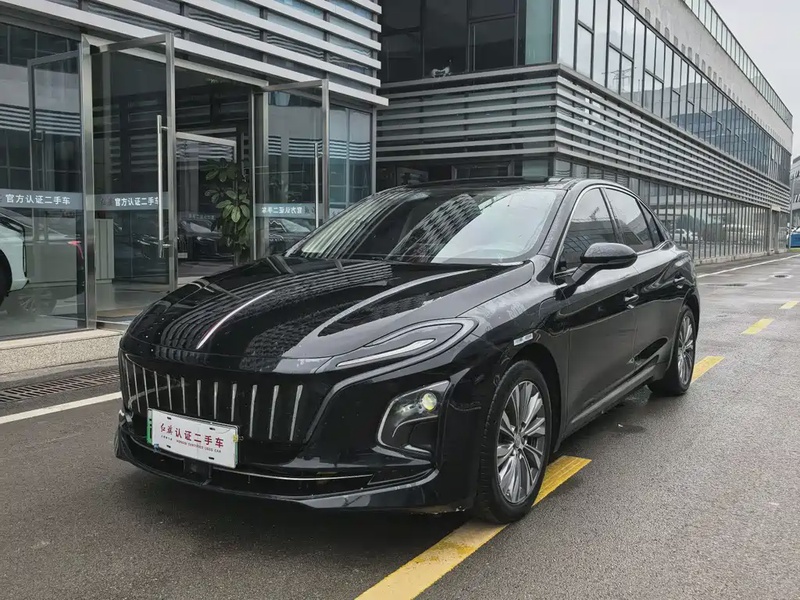 Hongqi E-QM5