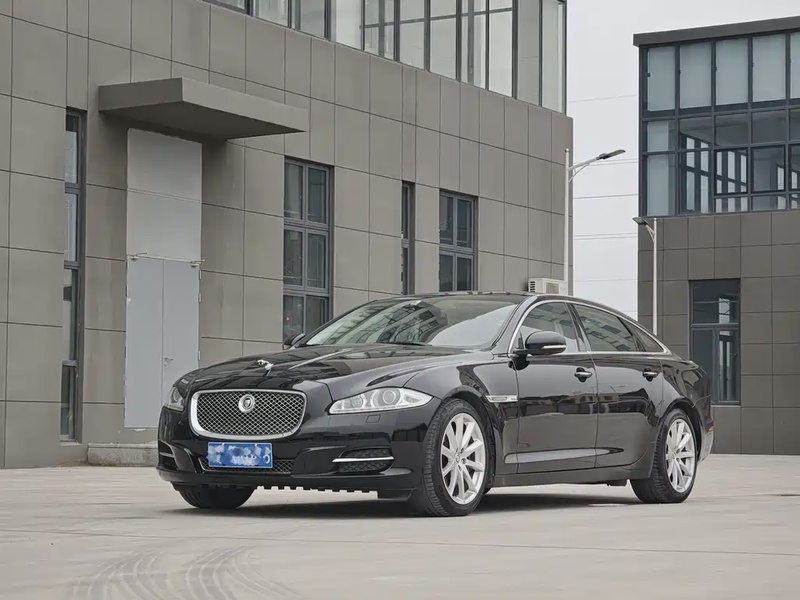 Jaguar XJ