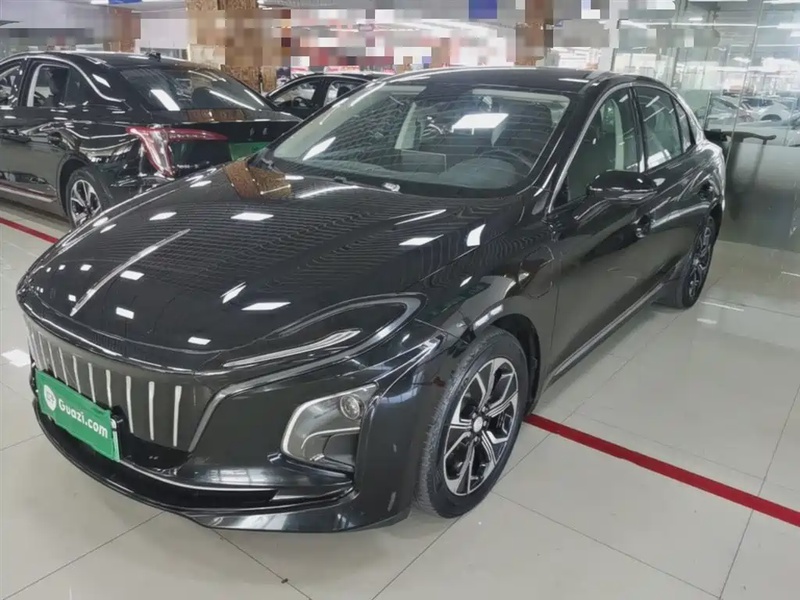 Hongqi E-QM5