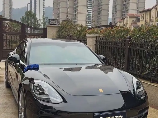 Porsche Panamera 2021