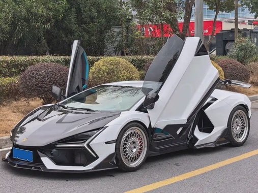 Lamborghini Revuelto 2025