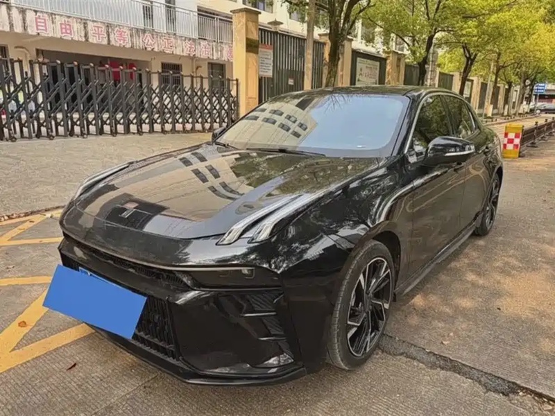 Lynk & Co 03