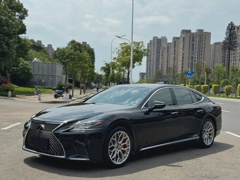Lexus LS
