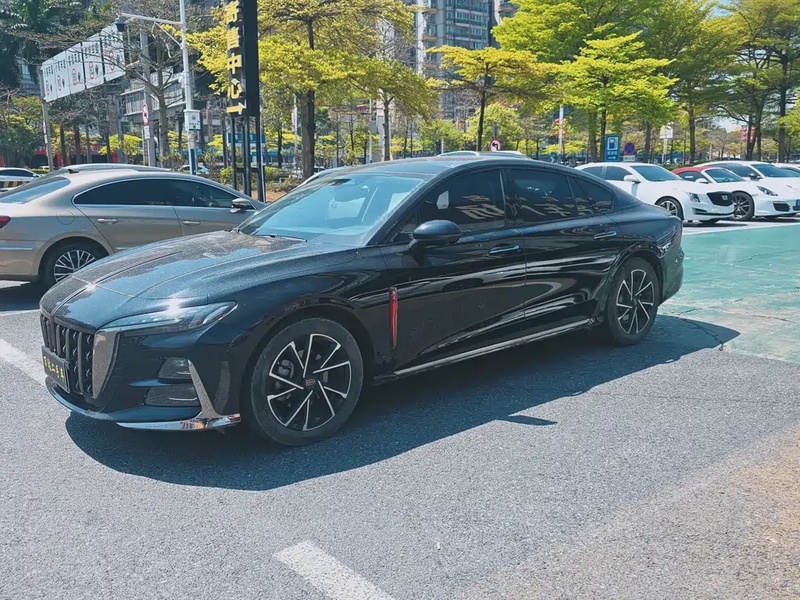Hongqi H6
