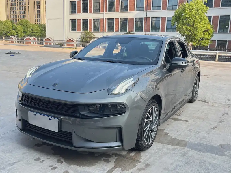 Lynk & Co 03