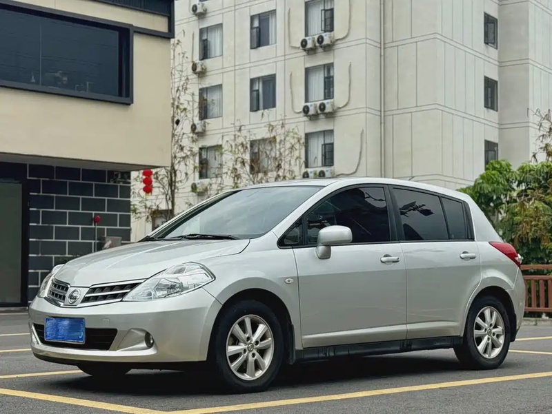 Nissan Tiida