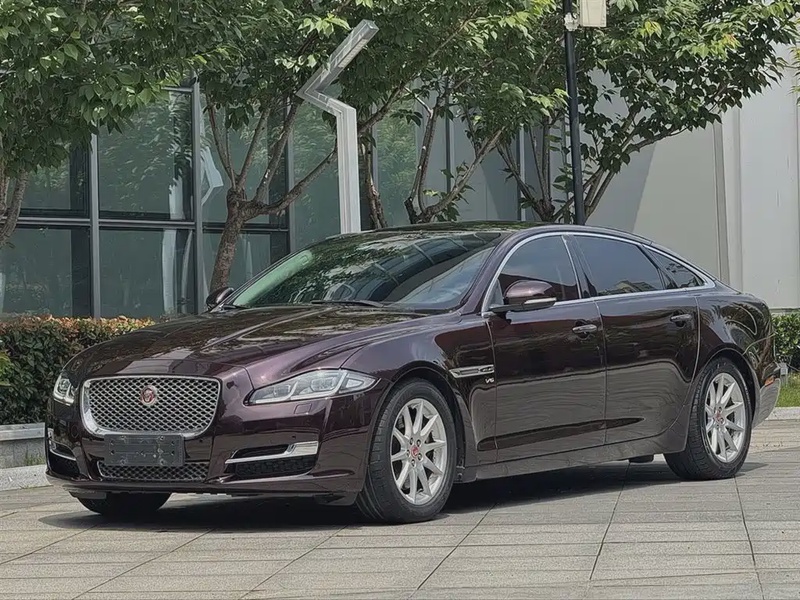 Jaguar XJ