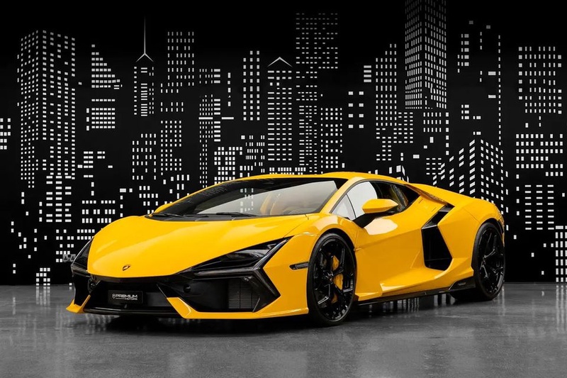 Lamborghini Revuelto