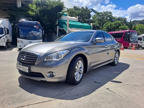 Infiniti M 2011
