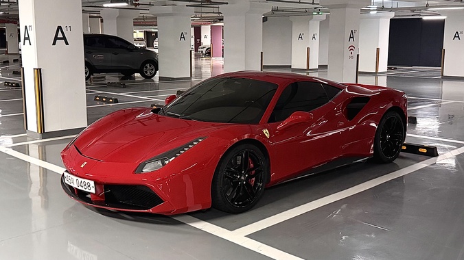 Ferrari 488 2016