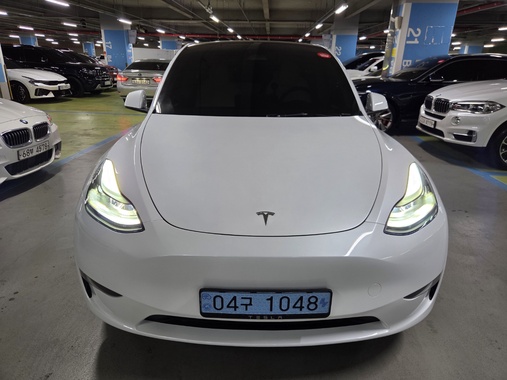 Tesla Model Y 2024
