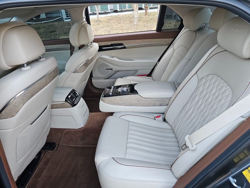 Genesis G90