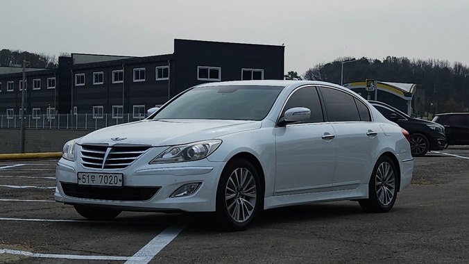 Hyundai Genesis 2013