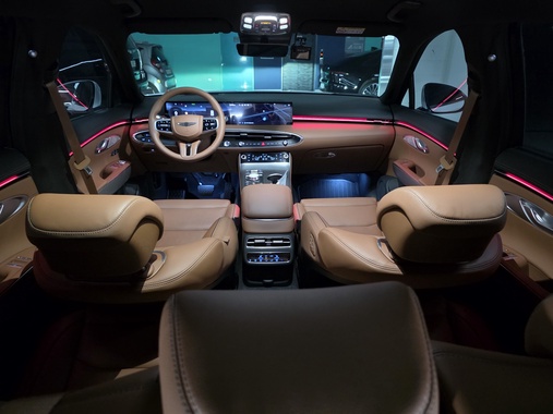 Genesis GV70 2025