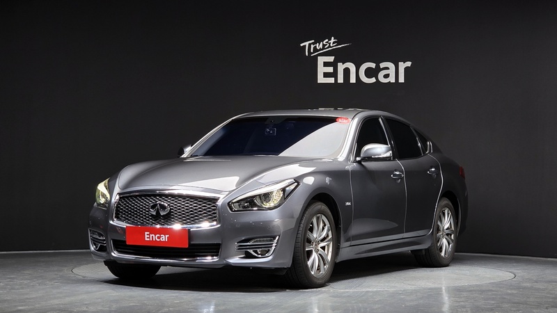 Infiniti Q70