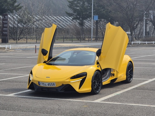 McLaren Artura 2023