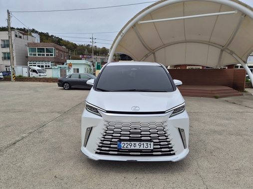 Lexus LM 2025
