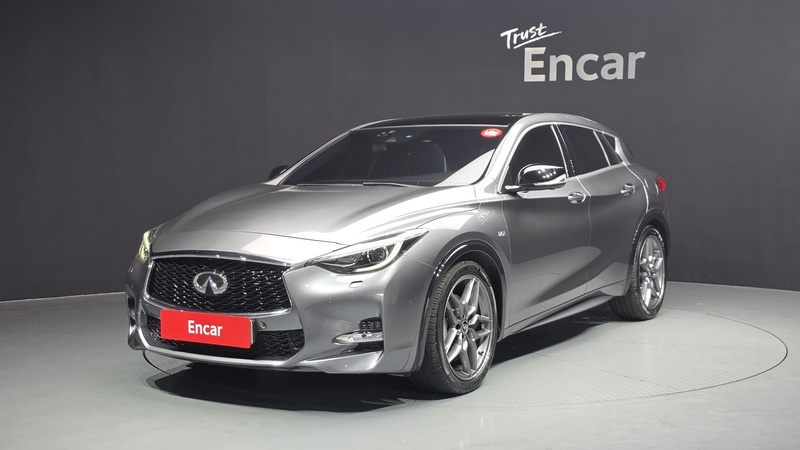 Infiniti Q30
