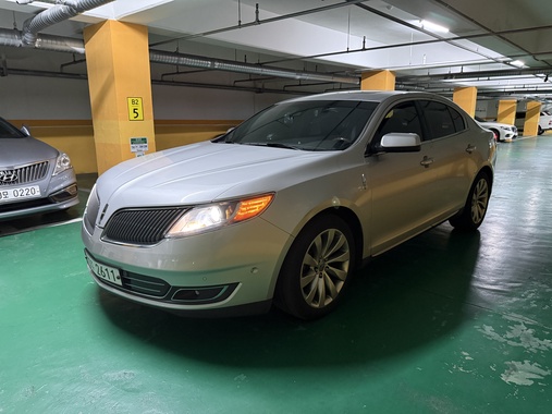 Lincoln MKS 2014