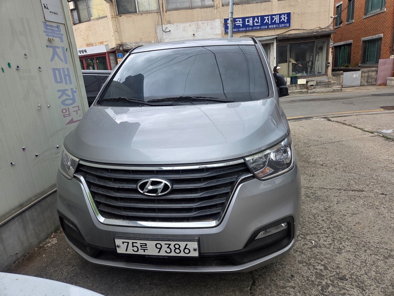Hyundai Starex