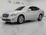 Infiniti M 2011