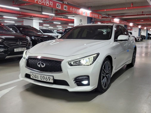 Infiniti Q50 2015