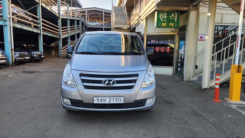 Hyundai Starex