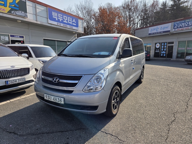 Hyundai Starex