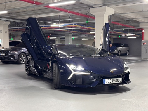 Lamborghini Revuelto 2025