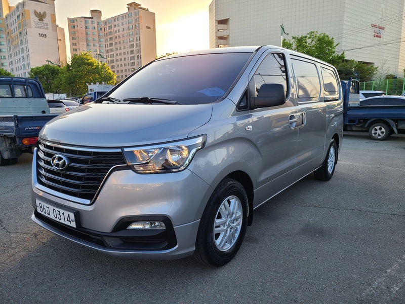 Hyundai Starex