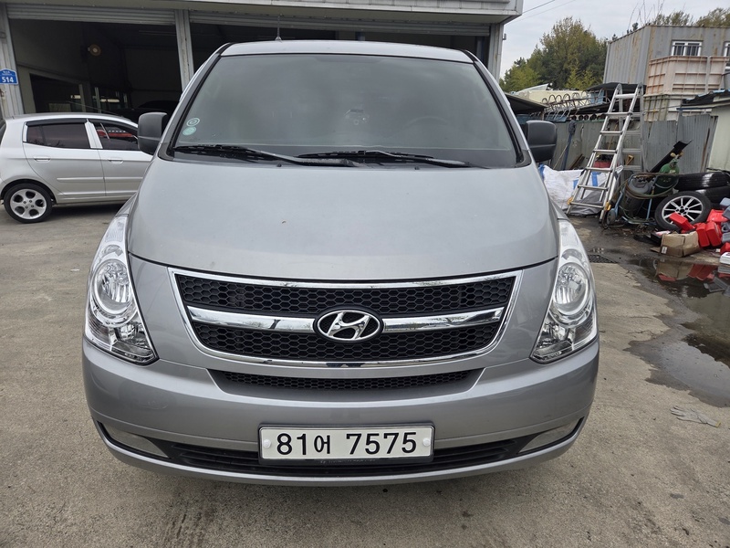 Hyundai Starex