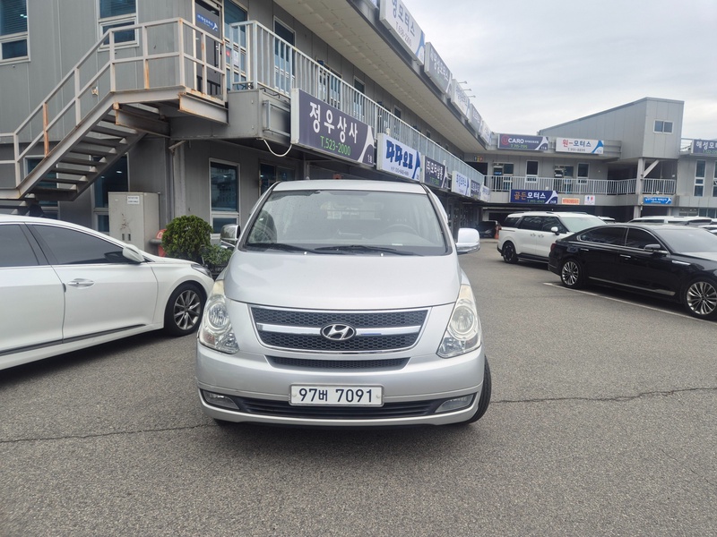 Hyundai Starex