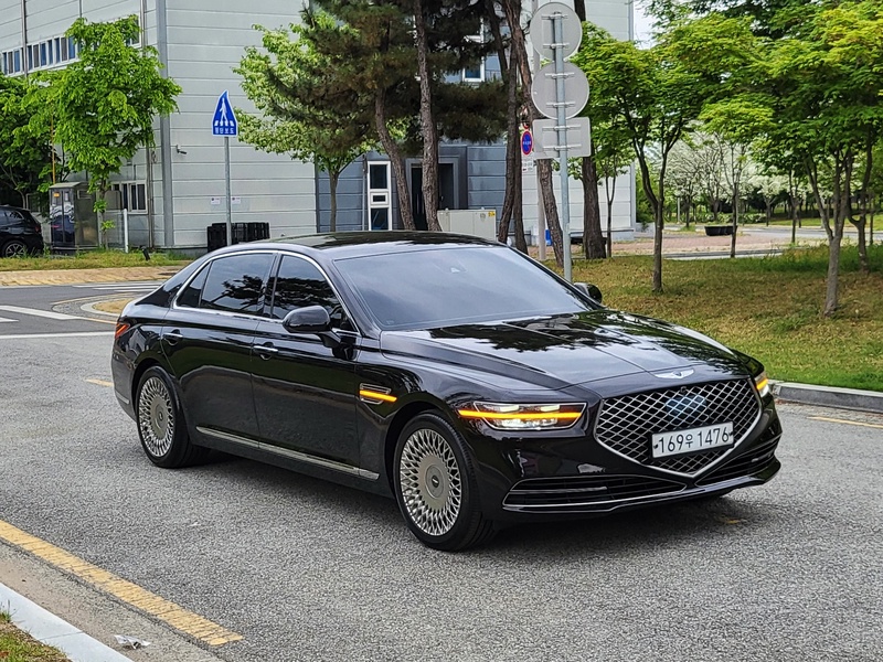 Genesis G90