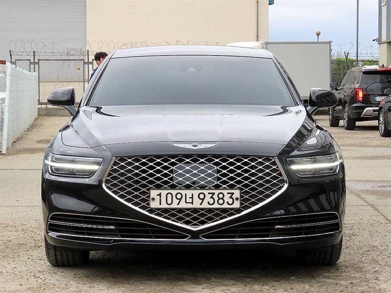 Genesis G90
